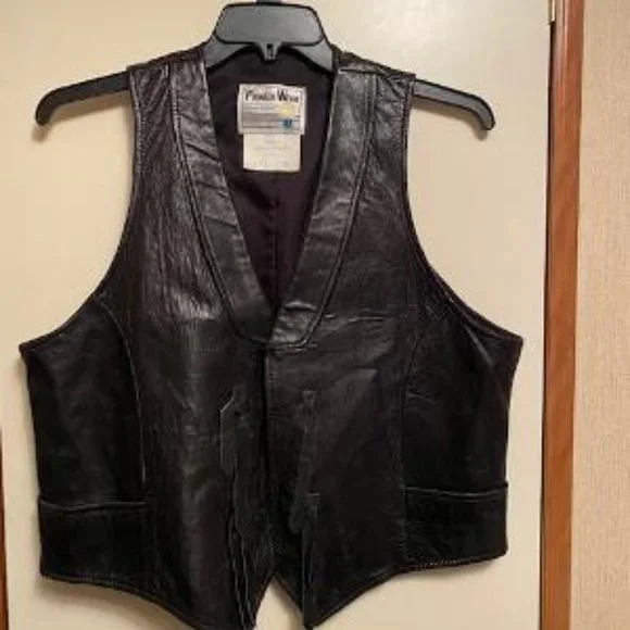 Pioneer Wear Leather Vest - Picture 2 of 6
